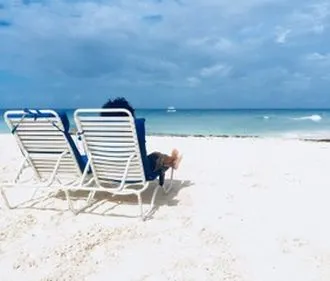 Au-delà de la carte postale